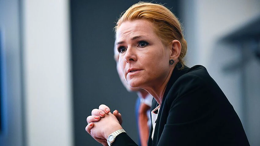 Австралия - бывшему министру иммиграции Дании грозит высылка за незаконное разлучение пар мигрантов